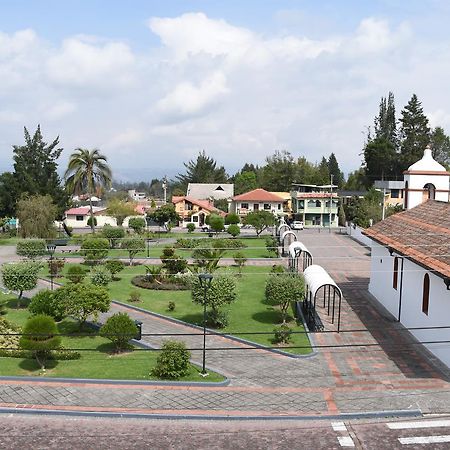 Hostal El Parque Tababela Exterior photo